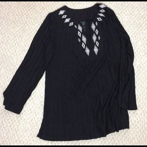 Catalina black & white Tunic embroidered neckline